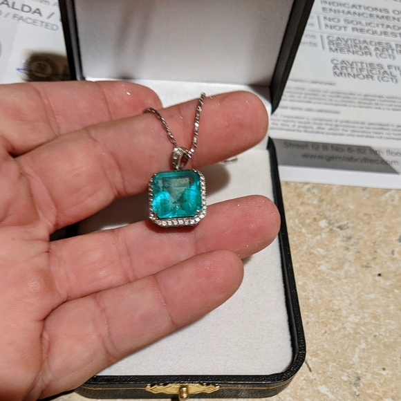 8.52ct Huge Natural Columbian Emerald and diamond pendant and chain!!! - Picture 9 of 16